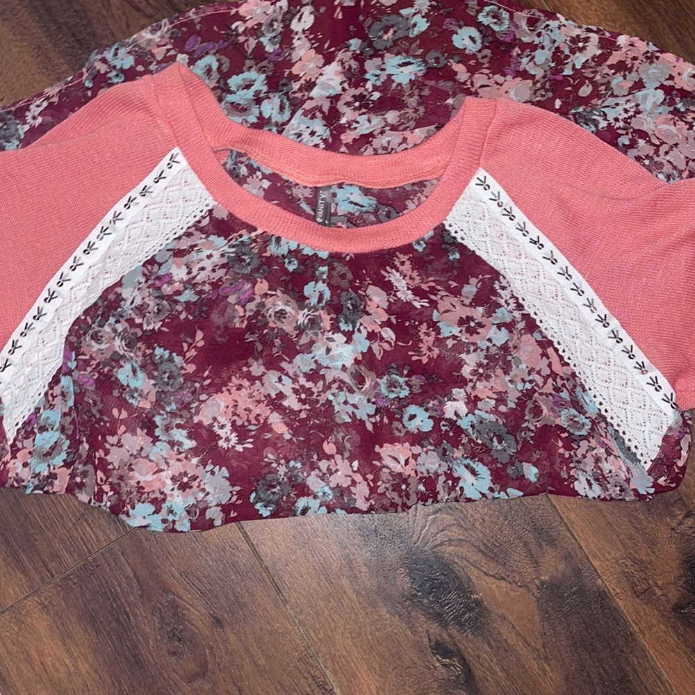 Floral Vanity Blouse - Picture 3 of 4